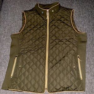 Green & Tan Vest 💚🤎